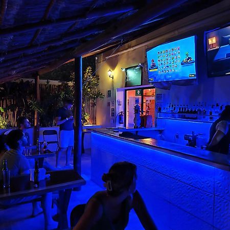 New Friends Hostel & Bar Adults Only Valladolid  Extérieur photo