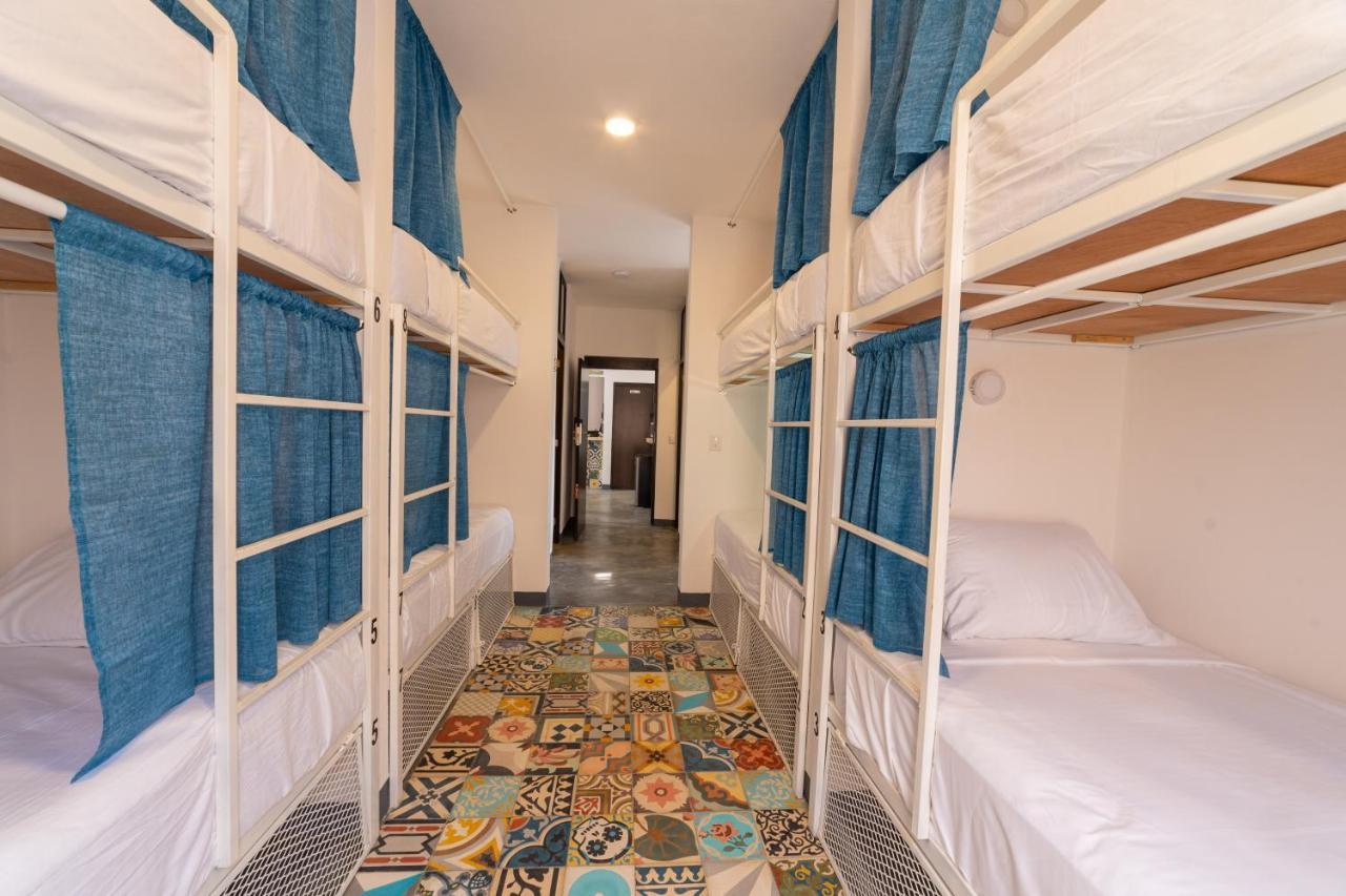 New Friends Hostel & Bar Adults Only Valladolid  Extérieur photo