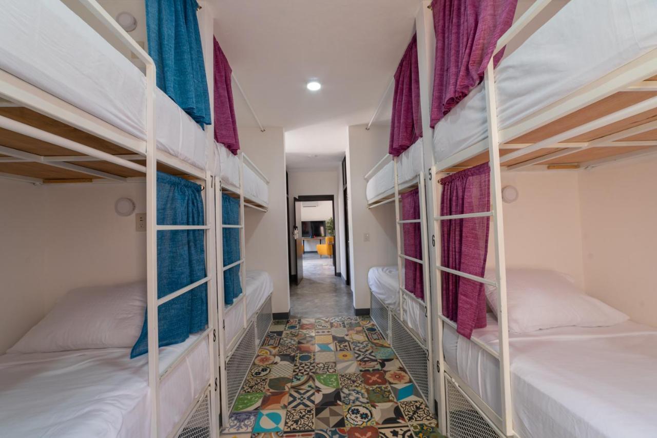 New Friends Hostel & Bar Adults Only Valladolid  Extérieur photo
