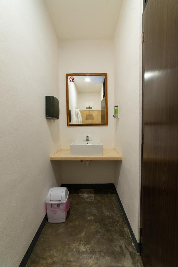 New Friends Hostel & Bar Adults Only Valladolid  Extérieur photo