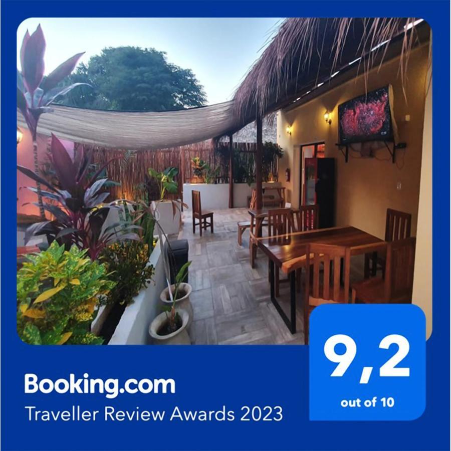New Friends Hostel & Bar Adults Only Valladolid  Extérieur photo