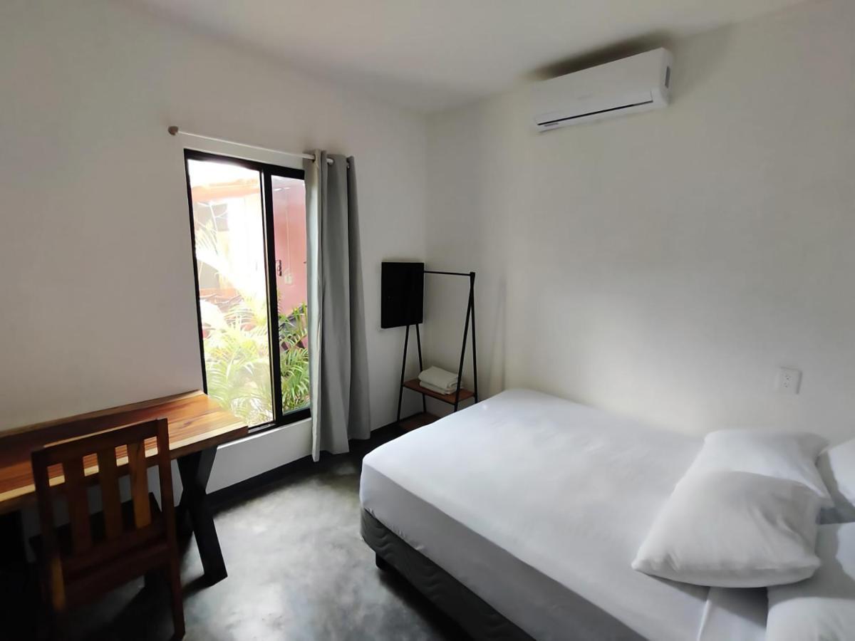 New Friends Hostel & Bar Adults Only Valladolid  Extérieur photo
