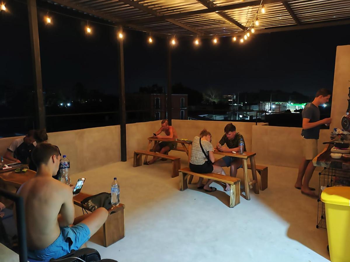 New Friends Hostel & Bar Adults Only Valladolid  Extérieur photo