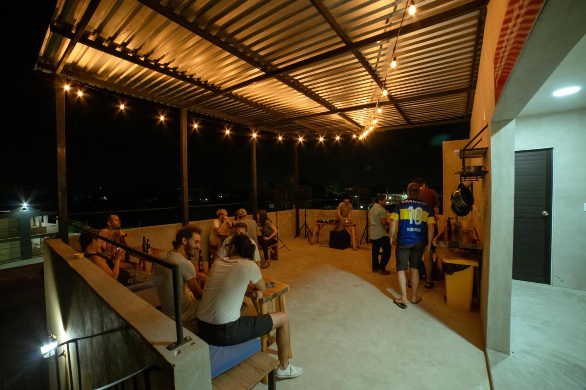New Friends Hostel & Bar Adults Only Valladolid  Extérieur photo