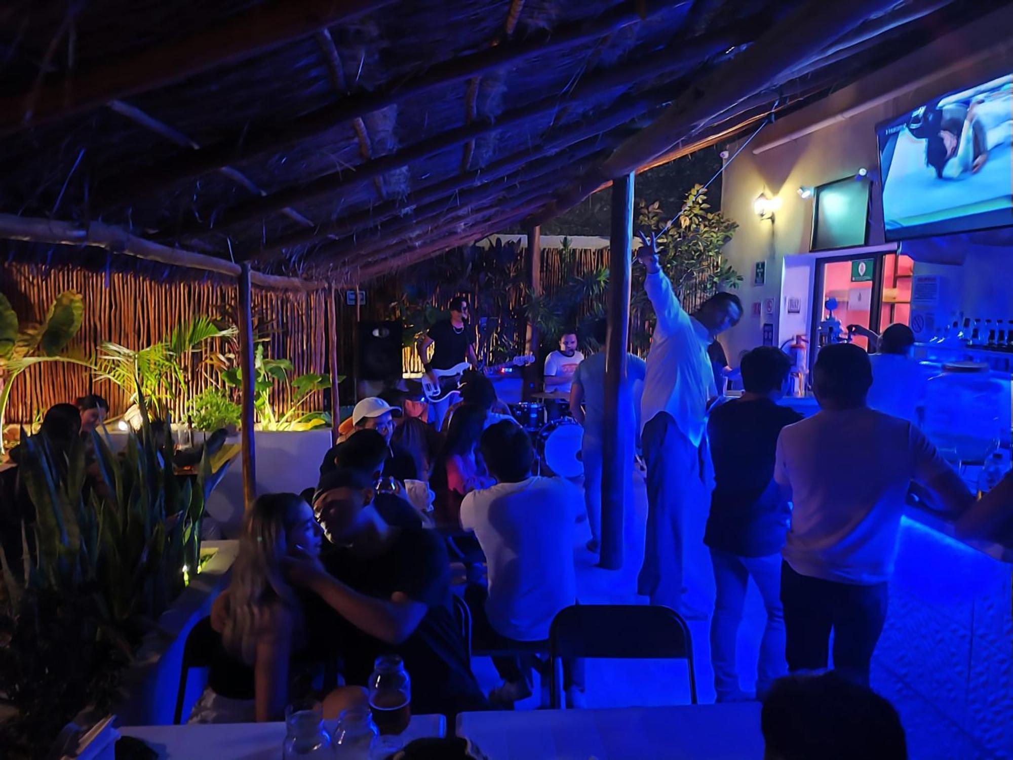 New Friends Hostel & Bar Adults Only Valladolid  Extérieur photo