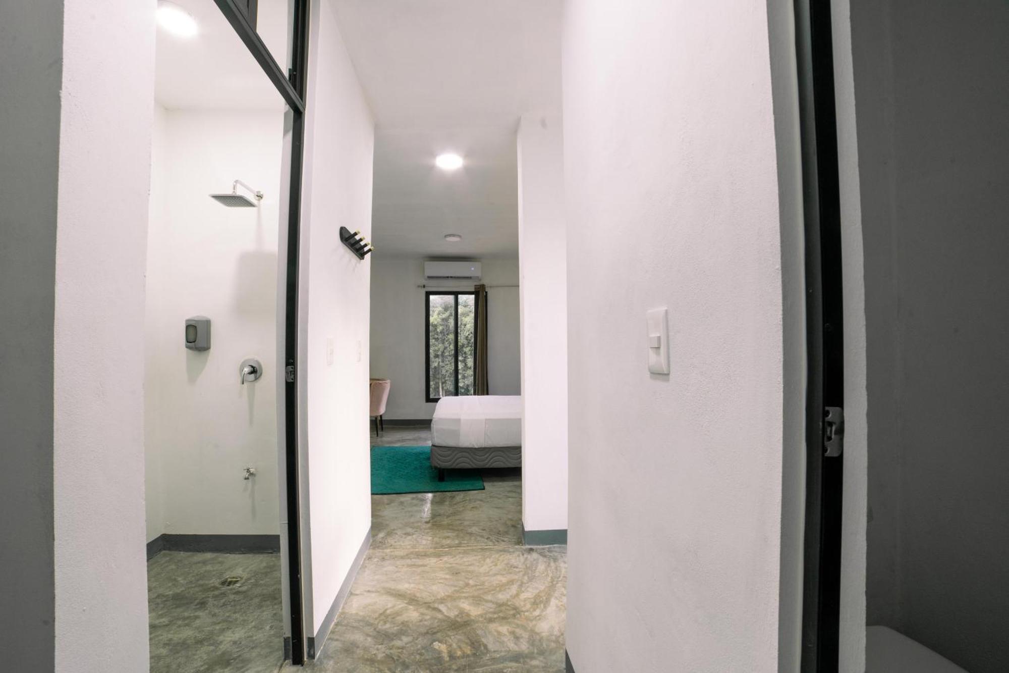 New Friends Hostel & Bar Adults Only Valladolid  Extérieur photo