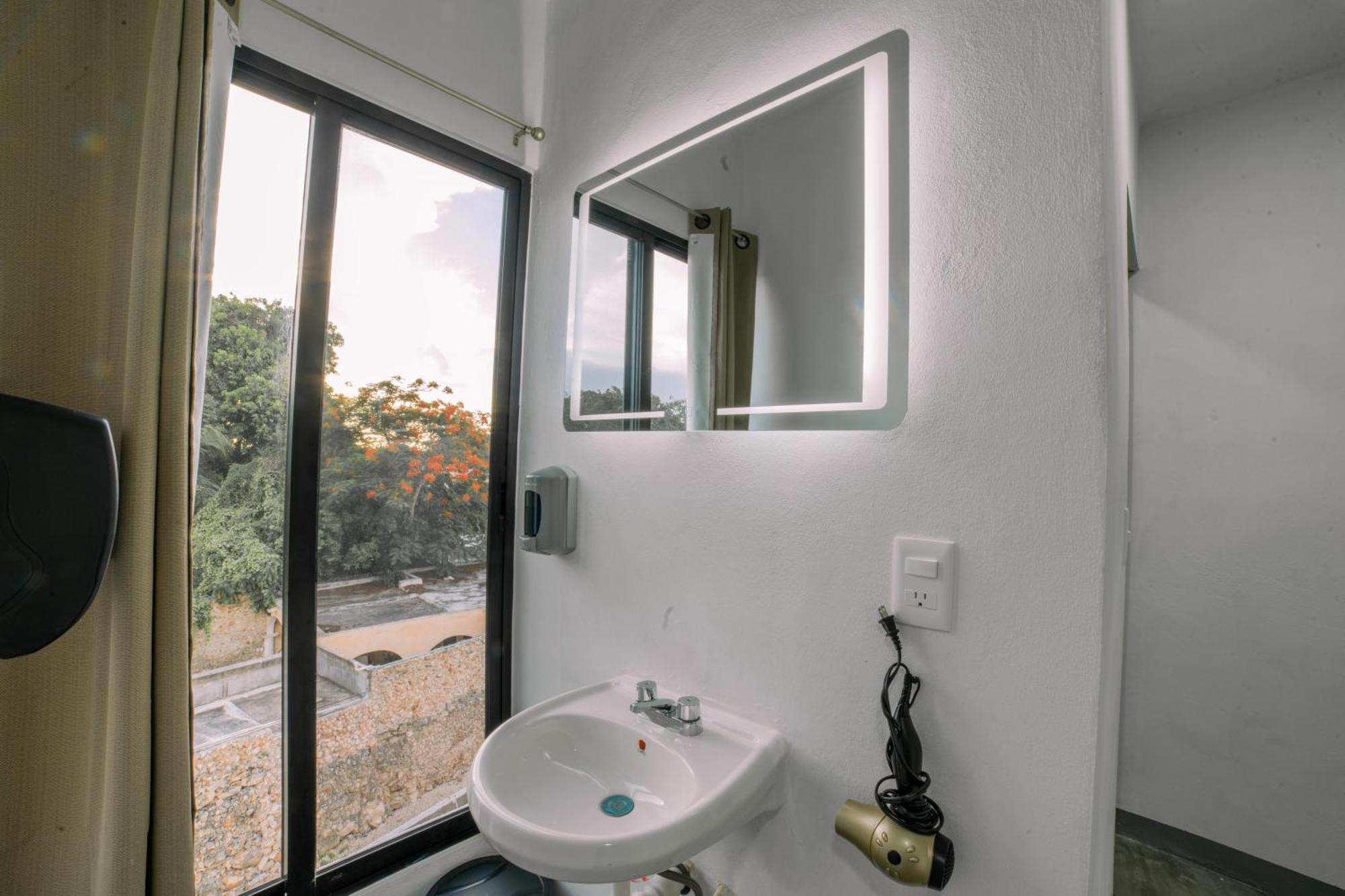 New Friends Hostel & Bar Adults Only Valladolid  Extérieur photo