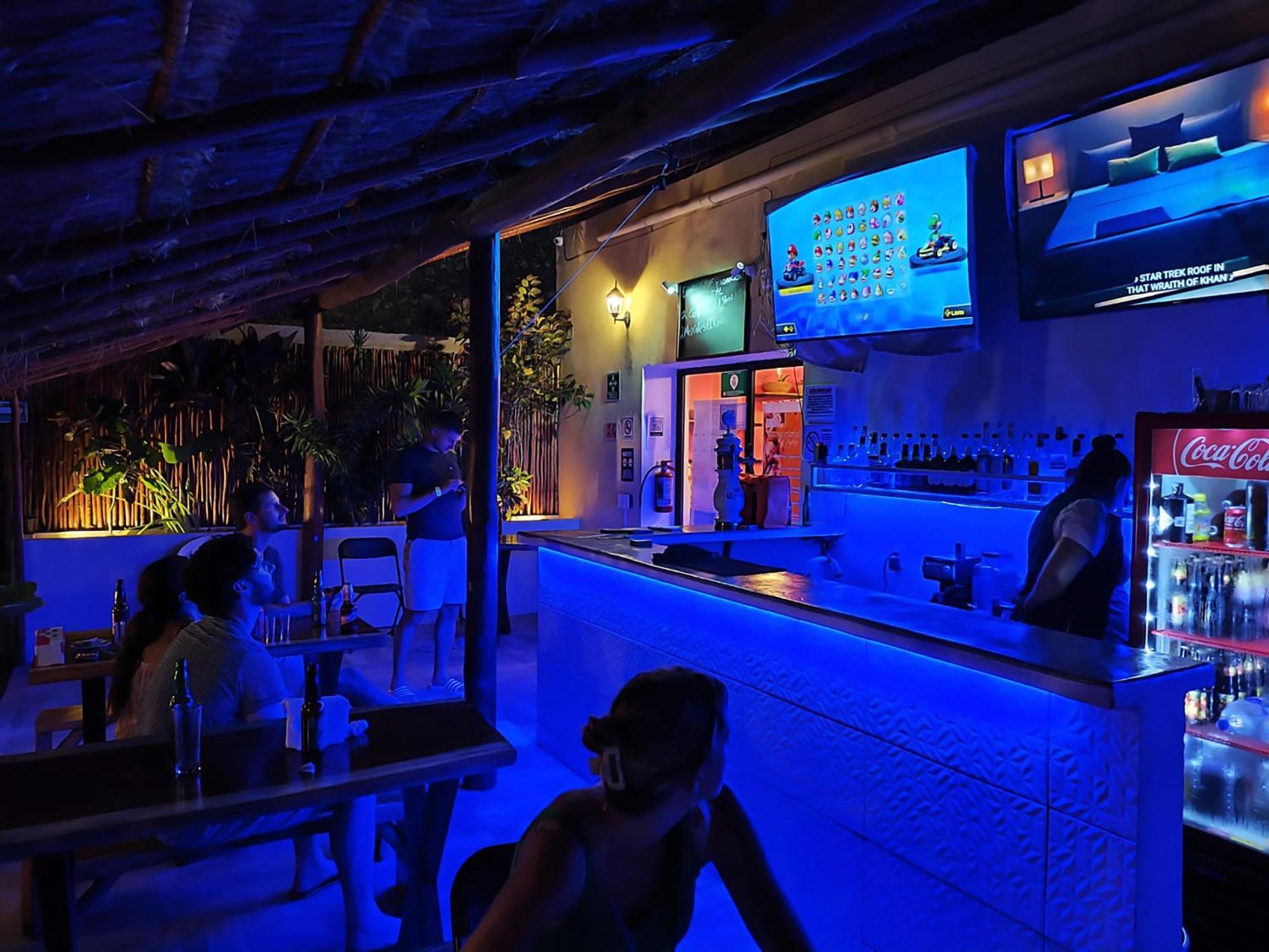 New Friends Hostel & Bar Adults Only Valladolid  Extérieur photo